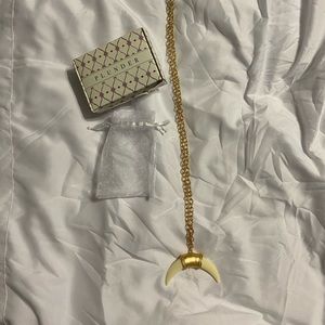 Women’s necklace